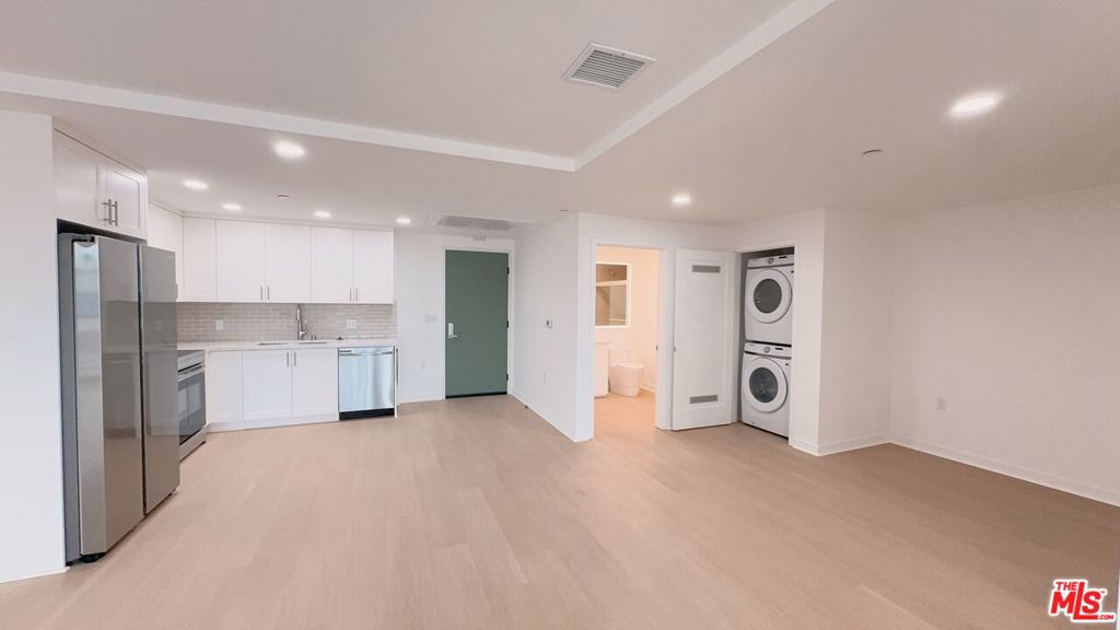 3977 Beverly Boulevard #109