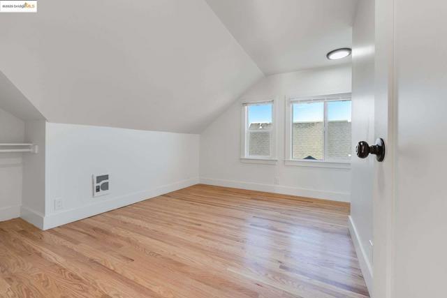 1238 12Th St, Oakland CA: https://media.crmls.org/mediaz/65b083ec-7da1-4950-8bf2-ea58c5c3086b.jpg