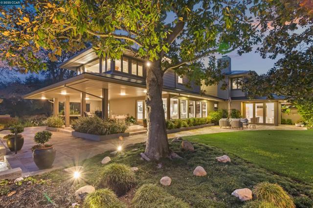 1121 Estates Dr, Lafayette CA: https://media.crmls.org/mediaz/65b09a94-391b-4443-9eb6-eb7466810fc5.jpg