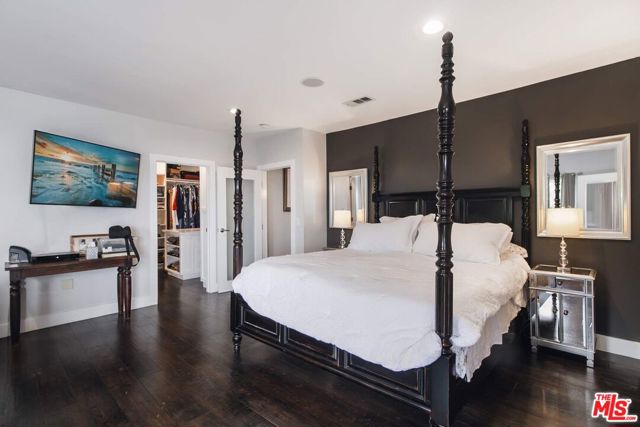 3200 Wrightwood Drive, Studio City CA: https://media.crmls.org/mediaz/65b13b8c-36c4-43ed-82af-fcfc25630049.jpg