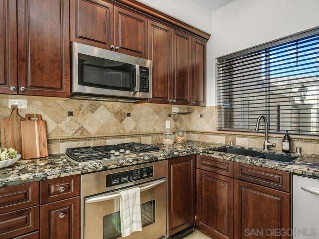 3686 Ruette De Ville, San Diego, California 92130, 2 Bedrooms Bedrooms, ,2 BathroomsBathrooms,Condominium,For Sale,Ruette De Ville,250037614SD