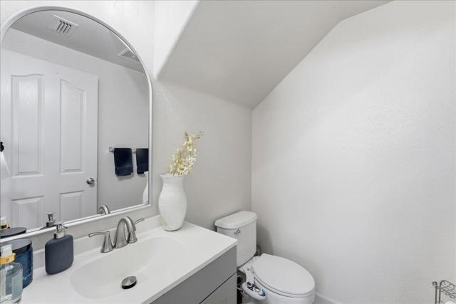 705 Otter Court, Fairfield CA: https://media.crmls.org/mediaz/65b1992d-8f27-444a-83b6-bd3da6e49d47.jpg