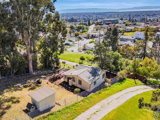 19975 JOHN DR, Castro Valley CA: https://media.crmls.org/mediaz/65b1dc66-0e11-4cc6-81bd-83ba47384529.jpg
