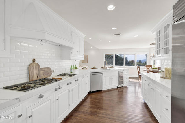 Detail Gallery Image 10 of 30 For 832 Valley Crest St, La Canada Flintridge,  CA 91011 - 5 Beds | 5/1 Baths