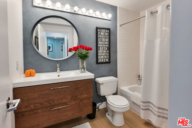 4350 Hillview Drive, Malibu CA: https://media.crmls.org/mediaz/65b2e7c8-dce7-42a2-a608-4487162e440b.jpg