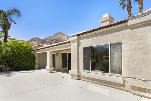 48509 ViA Encanto, La Quinta CA: https://media.crmls.org/mediaz/65b440b2-2137-4557-acc0-1a55d121c7fc.jpg