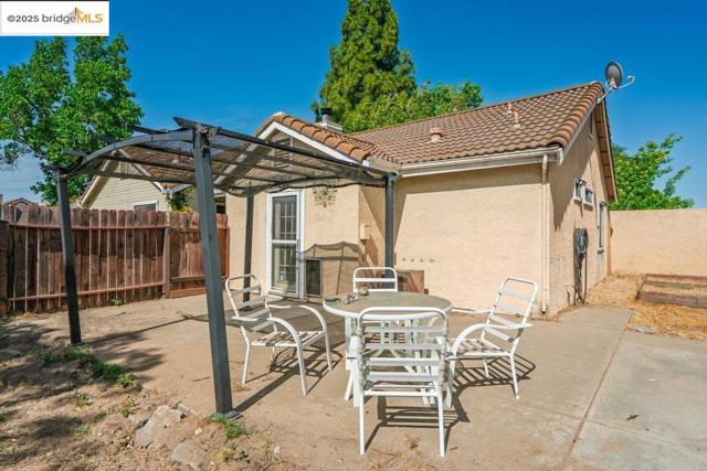 1927 Babbe St, Oakley CA: https://media.crmls.org/mediaz/65b4b63b-e648-46ee-a9e0-896e8afbcd25.jpg