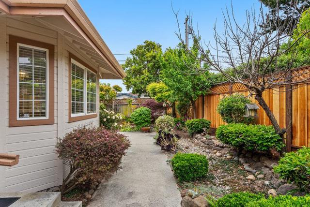 721 Paradiso Court, Soquel CA: https://media.crmls.org/mediaz/65b4b6c6-ea01-4895-8d97-99e01cc61638.jpg
