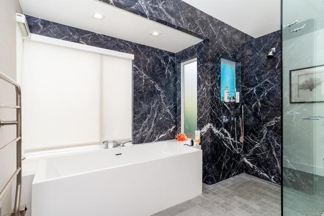 Detail Gallery Image 16 of 41 For 621 San Elijo St, San Diego,  CA 92106 - 4 Beds | 5/2 Baths