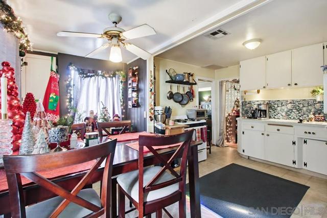 1654 LINWOOD, San Diego CA: https://media.crmls.org/mediaz/65b53918-cfb9-49f1-a1e6-9e7419e6b63b.jpg