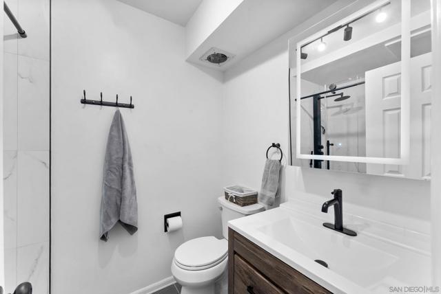 2360 Torrey Pines Rd, La Jolla CA: https://media.crmls.org/mediaz/65b5868e-8129-4385-b656-297f3528a85d.jpg