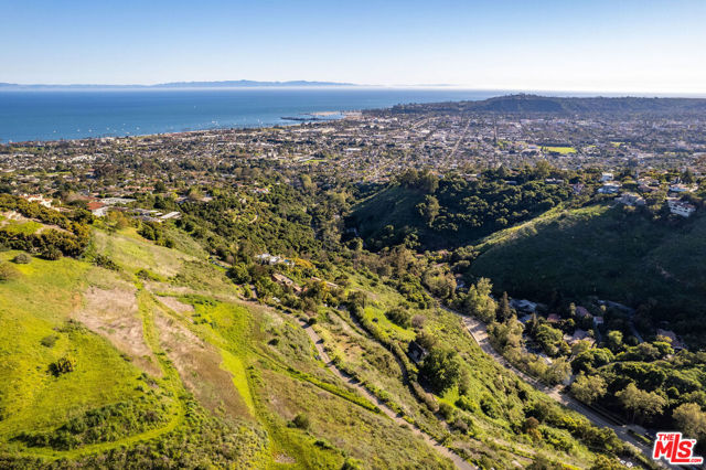 416 Ranchito Vista Road, Santa Barbara CA: https://media.crmls.org/mediaz/65b5f54c-881f-4fa4-8947-9271c31b35a7.jpg