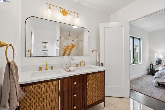 1728 Cambridge Dr, Alameda CA: https://media.crmls.org/mediaz/65b65298-e176-42b6-a1d1-31265954938f.jpg