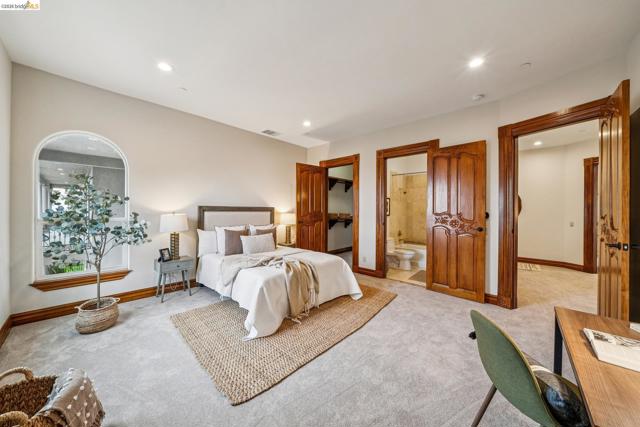 Image 42 of 60 For 33 Somerset Rd