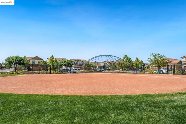 112 Willowrun Way, Oakley CA: https://media.crmls.org/mediaz/65b6ac43-4465-4e77-b5d9-43da7e4422b6.jpg