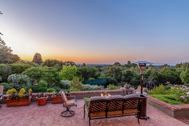 1205 Trinity Drive, Menlo Park CA: https://media.crmls.org/mediaz/65b71280-cc7c-4c01-a016-00a839e9e5c0.jpg