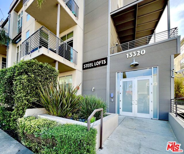 13320 Beach Avenue, Marina del Rey CA: https://media.crmls.org/mediaz/65b74739-b70f-4a17-8dea-18ca7ef356a2.jpg