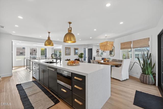 3256 Ocean Drive, Oxnard CA: https://media.crmls.org/mediaz/65b7b667-e492-4796-a192-5ccd90f874cf.jpg