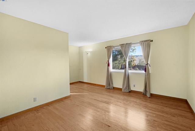 3608 Siskiyou Ct, Hayward CA: https://media.crmls.org/mediaz/65b7ebd2-7658-4316-b235-ef3bef4fc7bd.jpg