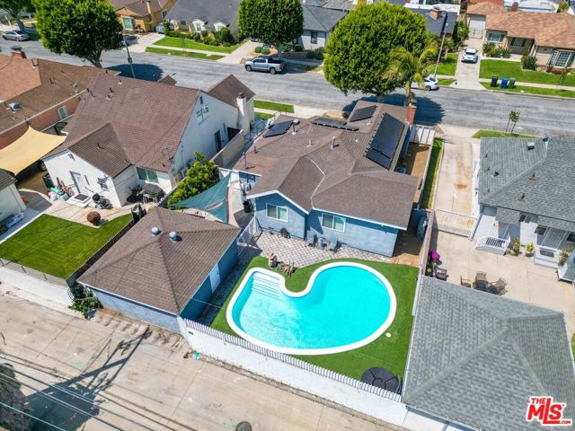 10236 S 1st Avenue, Inglewood CA: https://media.crmls.org/mediaz/65b80f87-d140-4f00-9d92-d68e81597055.jpg