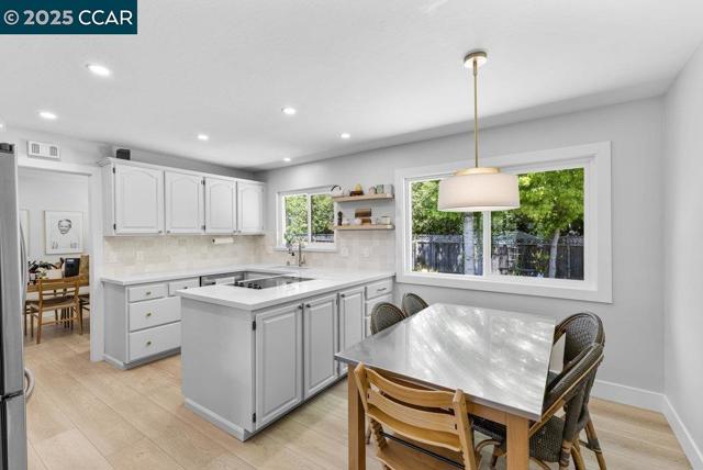 120 Paraiso Dr, Danville CA: https://media.crmls.org/mediaz/65b89a51-178e-4891-9a99-aed17740359c.jpg