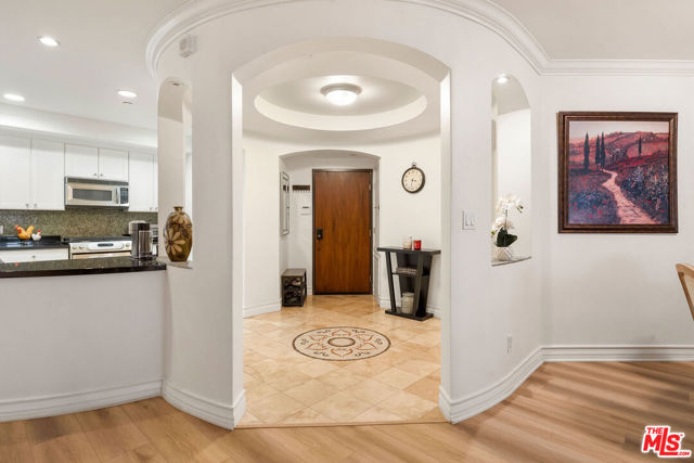 122 N Clark Drive, West Hollywood CA: https://media.crmls.org/mediaz/65b8af13-412f-420a-b3c4-3b7a5c2848b4.jpg