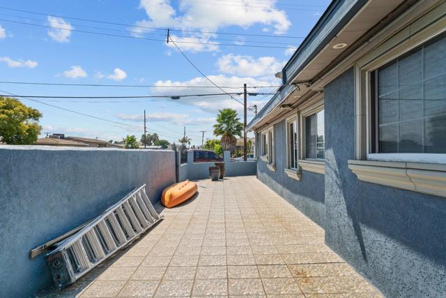 5101 Roscrea Avenue, San Diego CA: https://media.crmls.org/mediaz/65b8ce05-82ba-4cbd-ad3c-94ed6fe166d8.jpg