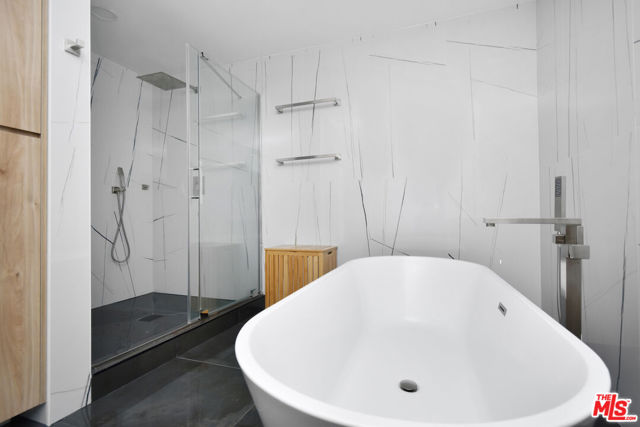3539 Alana Drive, Sherman Oaks CA: https://media.crmls.org/mediaz/65b8f238-5d7e-404b-8e2d-4e5e9214b0c1.jpg