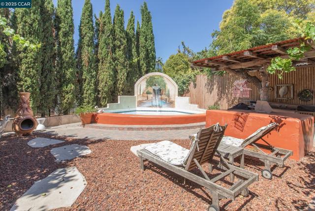 17190 Cedar Ave, Sonoma CA: https://media.crmls.org/mediaz/65b987d6-58a0-467e-b540-42c086780697.jpg
