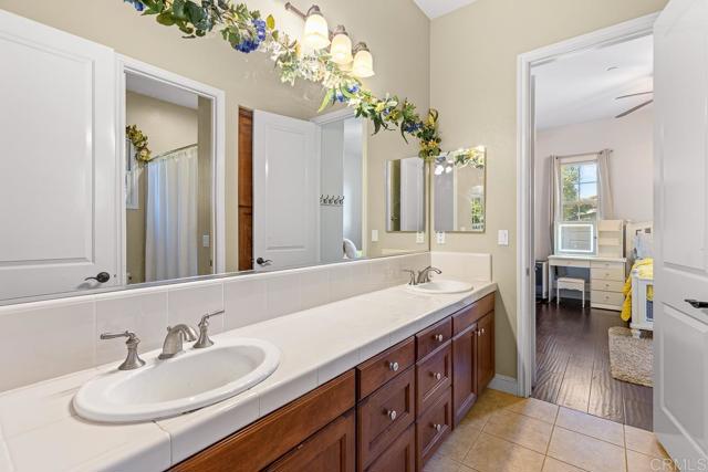 29472 Welk Highland Dr., Escondido CA: https://media.crmls.org/mediaz/65b9ebdb-70f9-4f87-91a4-7b79cdacca8b.jpg