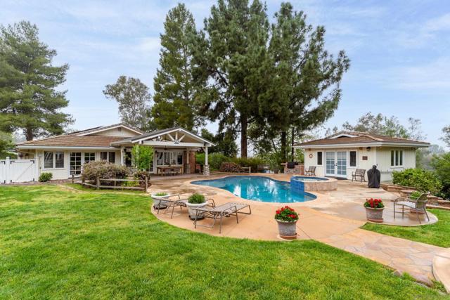 16327 Woodson View Rd, Poway CA: https://media.crmls.org/mediaz/65ba07fc-04de-4648-990b-3a1e0c169efb.jpg