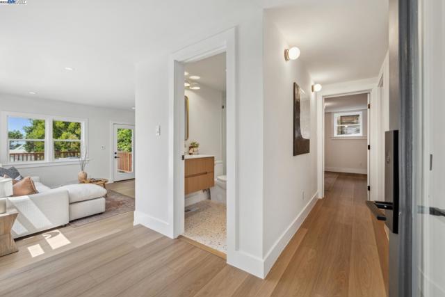 1129 WELLINGTON STREET, Oakland CA: https://media.crmls.org/mediaz/65baa04c-761d-4427-9f32-43c58cf841b3.jpg