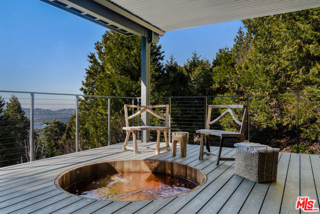 654 S Cumberland Drive, Lake Arrowhead CA: https://media.crmls.org/mediaz/65bab8b3-9097-4b94-9b55-0b16bafe2b58.jpg