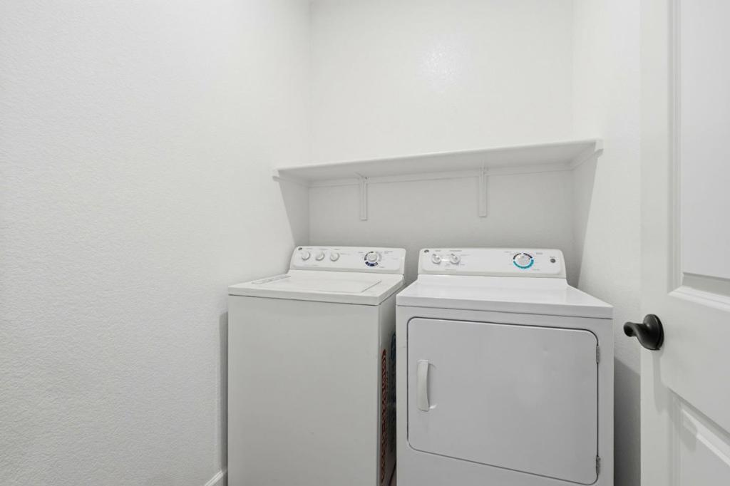 https://media.crmls.org/mediaz/65bb1469-66ac-4668-ac69-318034f93123.jpg?preset=X-Large