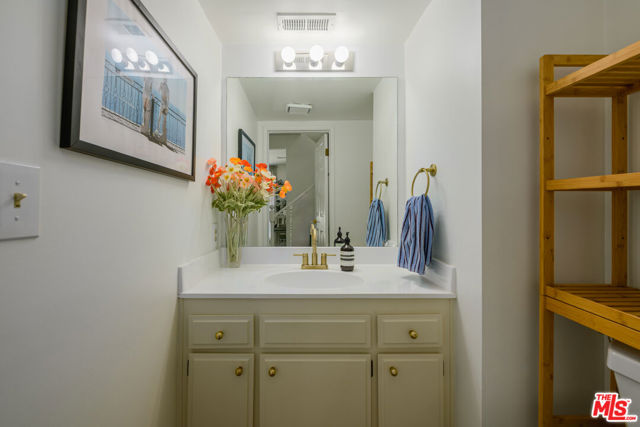 2 Bed Home for Sale in Culver City, California
