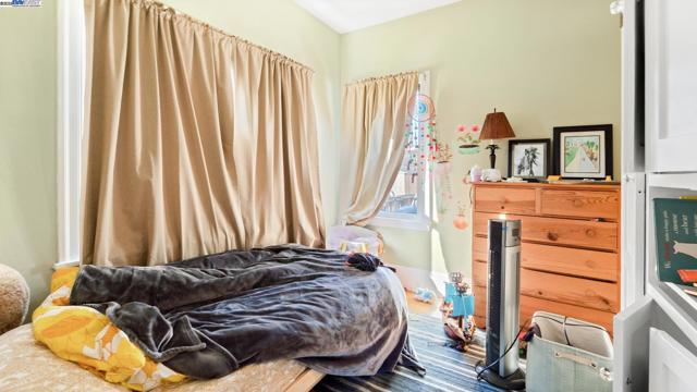 1621 E 38Th St, Oakland CA: https://media.crmls.org/mediaz/65bbe726-e97d-42f6-9478-3d02f1abb21d.jpg