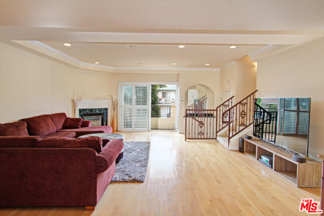 11355 MISSOURI Avenue, Los Angeles CA: https://media.crmls.org/mediaz/65bc13e4-819a-446c-abfa-1aebb629f222.jpg
