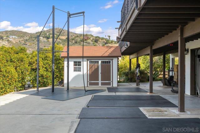 1379 Sunny Heights Road, Fallbrook CA: https://media.crmls.org/mediaz/65bc28ec-75a0-4901-b38b-8a2fc59956e5.jpg
