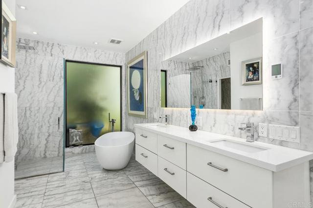 6544 Caminito Northland, La Jolla CA: https://media.crmls.org/mediaz/65bc3086-3c34-42ec-9028-f8ce08677da6.jpg