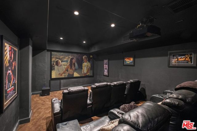 4733 Bonvue Avenue, Los Angeles CA: https://media.crmls.org/mediaz/65bc3212-f221-4296-9ca9-977cd1608dc2.jpg