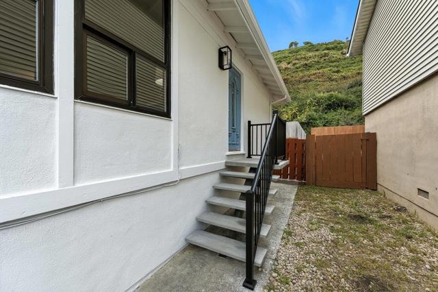 1527 Terra Nova Boulevard, Pacifica CA: https://media.crmls.org/mediaz/65bde230-ee4e-4826-9999-3274150882a9.jpg