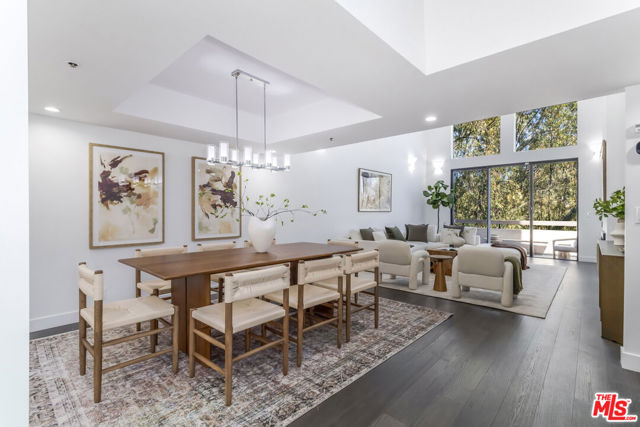 410 S Barrington Avenue, Los Angeles CA: https://media.crmls.org/mediaz/65bdebb7-639a-4091-853e-6145ee52ef38.jpg