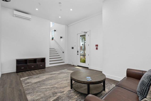 508 N Tremont Street, Oceanside CA: https://media.crmls.org/mediaz/65be41a9-0138-4fdc-9660-96701884334f.jpg