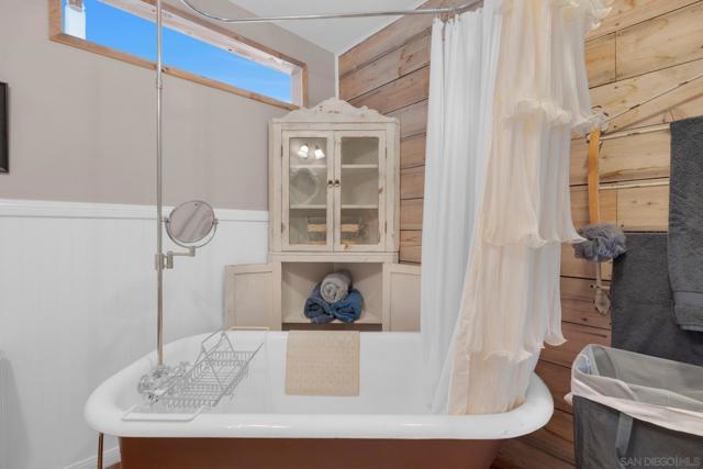 920 Chapin Dr, Julian CA: https://media.crmls.org/mediaz/65be7b19-f84c-494e-8c91-ba593be38953.jpg