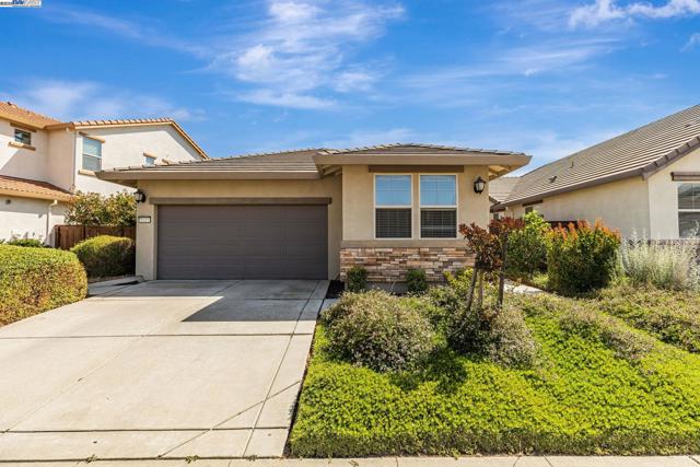 9315 Wild Lilac Cir, Sacramento CA: https://media.crmls.org/mediaz/65be8f77-a8fe-42de-b2ce-3a53c34ba61b.jpg