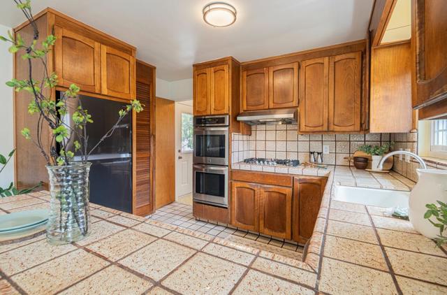 118 Seeno Street, Monterey CA: https://media.crmls.org/mediaz/65bf3d1a-d8ad-436e-80d8-2514ca59293d.jpg