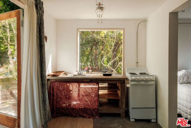 21316 Encina Road, Topanga CA: https://media.crmls.org/mediaz/65c004d9-1b8c-4b22-b04e-7c135578149d.jpg