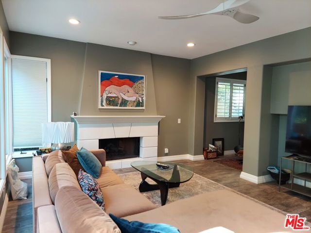 4342 Park Verdi, Calabasas CA: https://media.crmls.org/mediaz/65c0580a-df43-4e8a-9cd0-97e5c0bd5ddb.jpg