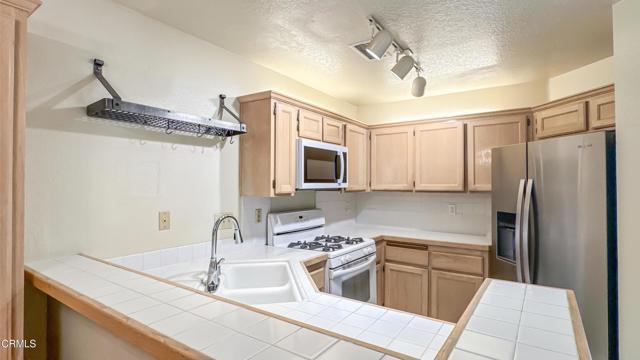 Detail Gallery Image 7 of 27 For 2796 Heritage Dr, Pasadena,  CA 91107 - 3 Beds | 2/1 Baths