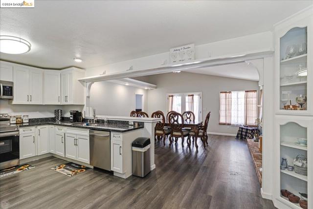 Image 11 of 40 For 79 Panoramic Avenue